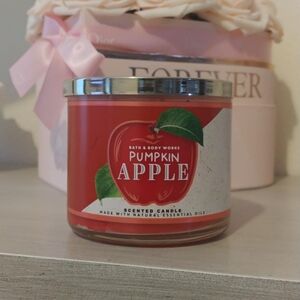 ❤️FIRM! NWT BATH AND BODY WORKS 3 WICK CANDLE PUMPKIN APPLE